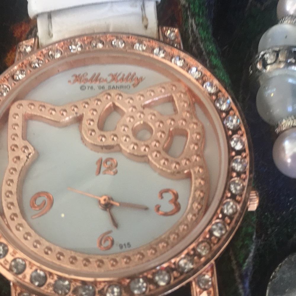 Hello Kitty Watch - Picture 2 of 4